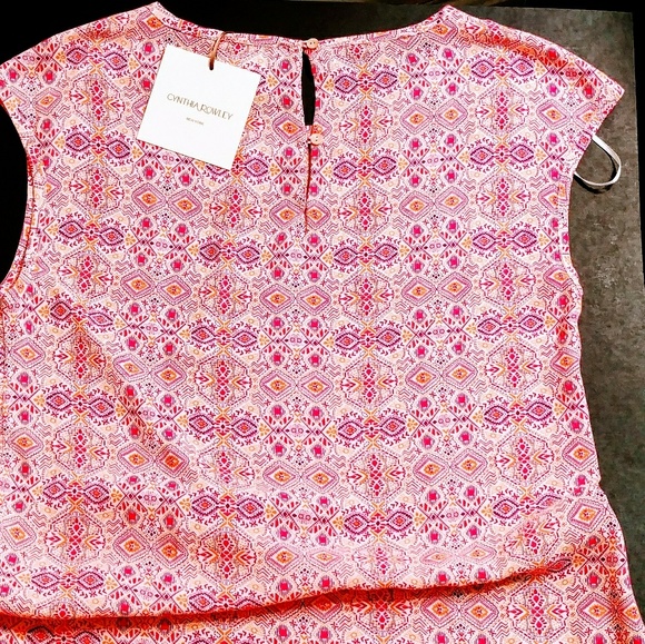 Top - Picture 2 of 2